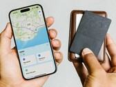 Nomad bietet einen AirTag im Kreditkartenformat an, der per MagSafe geladen werden kann. (Bild: Nomad)