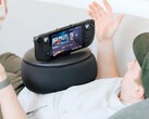 Das Gaming-Kissen von Mechanism soll eingeschlafenen Armen und Händen beim Spielen am Handheld vorbeugen.