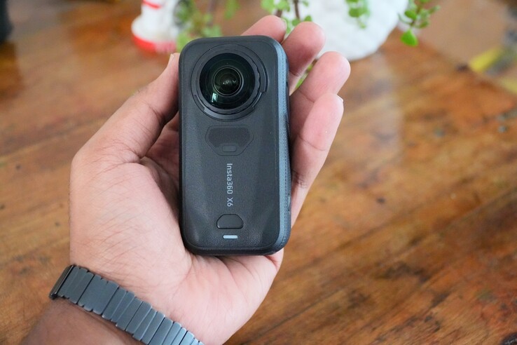 Die Insta360 X6 bietet ein kompaktes Design