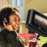 JBL liefert seine neuen Flaggschiff-Kopfhörer mit einem Touchscreen-Transmitter. (Bildquelle: JBL)