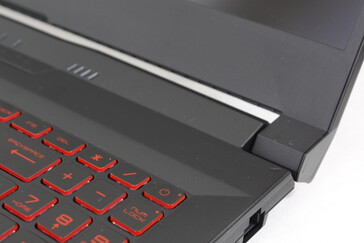 Das Gehäuse ist sogar etwas größer und schwerer als das ältere 2020er Bravo-15-Design