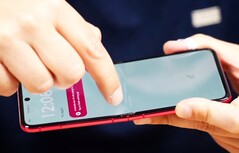 Das Razr 40 Ultra hält nicht, was Motorolas Marketing verspricht. (Bild: Mrkeybrd, YouTube)