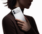 Das Redmi K100 startet in China bei umgerechnet rund 390 Euro. Das Bild zeigt die Rückseite des Smartphones.