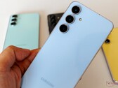 Das Samsung Galaxy S25 FE wird im Vergleich zum Galaxy S24 FE einen größeren Akku erhalten, wie ein Specs-Leak verrät. (Bildquelle: Notebookcheck)
