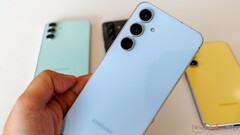 Das Samsung Galaxy S25 FE wird im Vergleich zum Galaxy S24 FE einen größeren Akku erhalten, wie ein Specs-Leak verrät. (Bildquelle: Notebookcheck)