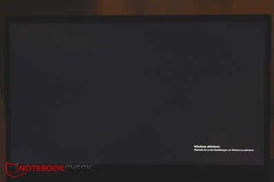 Kaum wahrnehmbares Screen Bleeding entlang der unteren Kante