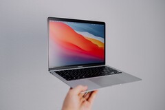 Das MacBook Ari mit Apple M1 hat sich als extrem beliebt erwiesen. (Bild: Isaac Martin)