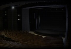 Noch ist das Steve Jobs-Theater am Apple-Campus dunkel, hier findet heute der Launch neuer Services statt.
