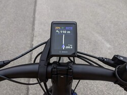 Mit gekoppeltem Smartphone kann das Display zum Navigieren genutzt werden