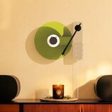 Der Ruka TD-1 Plattenspieler stellt Schallplatten gekonnt zur Schau.