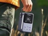 Ugreen packt einen 48.000 mAh Akku und eine Campingleuchte in eine Power Bank. (Bild: Ugreen)