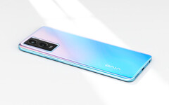 Die Rückseite des Vivo Y55s ist in einem schicken Farbverlauf ausgeführt, zumindest in einer der drei Varianten. (Bild: Vivo)