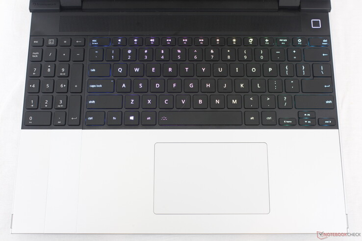 Die Tastatur- und Clickpad-Module können in ungewöhnlichen Positionen angeordnet werden, und das System erkennt sie trotzdem und funktioniert normal. Für Benutzer, die keinen Nummernblock wünschen, sind Abstandshalter erhältlich