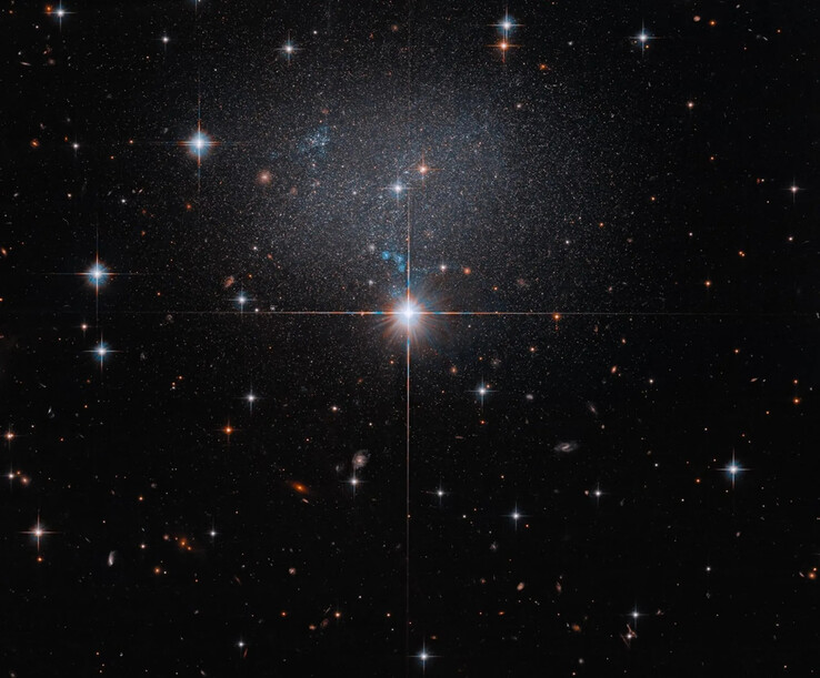 Das vom Weltraumteleskop Hubble aufgenommene Bild zeigt die Zwerggalaxie ESO 490-017