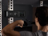 Mann zieht am Seil des Gym Nano