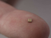 Gerade mal 5 mm2 Fläche nimmt der kleinste Bluetooth-Chip der Welt von Swatch ein.