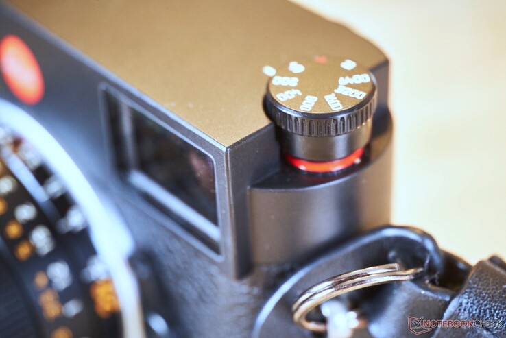Das ISO-Einstellrad könnte bei der Leica M12 durch ein zweites Daumen-Einstellrad ersetzt werden.