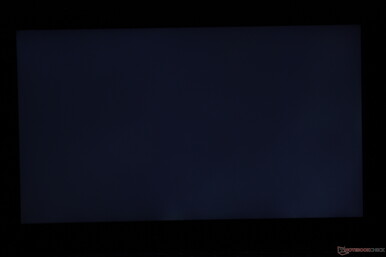 Geringes unebenes Backlight Bleeding entlang der Unterkante