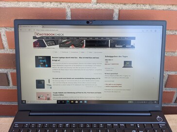 Lenovo ThinkPad E15 Gen2 im Außeneinsatz