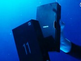 Das Xiaomi Mi 11 Ultra will die Konkurrenz mit einem Unboxing-Video unter Wasser übertrumpfen. (Bild: Xiaomi)