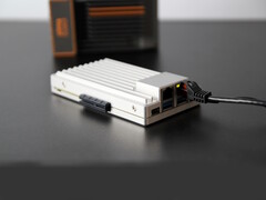 Das ZimaBoard 2 mit dem ZimaBoard 1 im Hintergrund