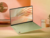 Das IdeaPad Vibe 14Q8X12 in einer der sieben zum Marktstart verfügbaren Farben.