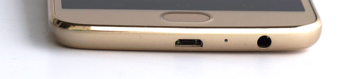 unten: USB-2.0-Anschlüsse, 3,5-mm-Port