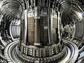 Viel Aufwand für (noch) sehr kleine Energiemengen. Blick in den JET-Reaktor. (Quelle: EUROfusion)