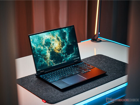 XMG Fusion 15 (Early 24) im Test: Kompaktes RTX-4070-Notebook für Gamer und Creator