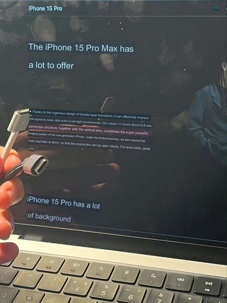 Ein Leaker liefert potentiell alle Details der neuen Periskop-Telefoto-Kamera im Apple iPhone 15 Pro Max. (Bild: @feni_book)