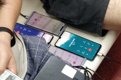 Spyhots aus dem U-Bahn-Netz: Die im Gehäuse verpackten dürften das Mate 30 Pro von Huawei sein.
