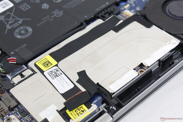 Die Kühllösung besteht aus einem einzelnen Lüfter mit einem Durchmesser von 35 bis 40 mm und einer Kupferheatpipe. Spulenfiepen oder Ähnliches können wir bei unserem Testgerät nicht feststellen.