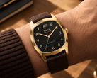 Die Timex Marlin Tonneau TW2Y84500IK besitzt ein goldfarbenes Gehäuse