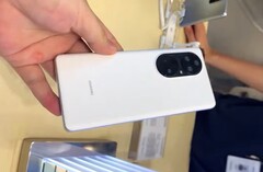 Die erste Dummies des Huawei P50 Pro sind offenbar bereits im Umlauf. (Bild: Creator Studio)