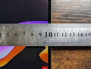 Sehr schmale Seitenrahmen. FreeSync wird auf dem internen Display nicht unterstützt