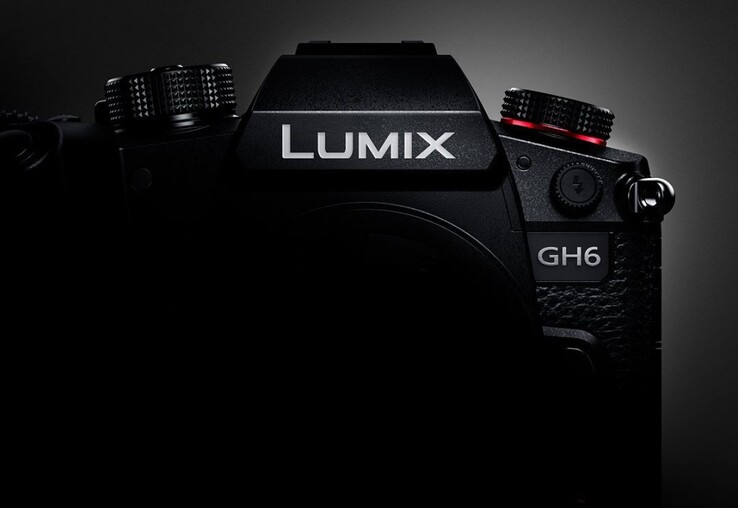 Die Panasonic Lumix GH6 zeigt sich zum Teil (Bild: Panasonic)