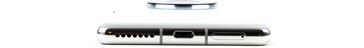 Kinnseite: Lautsprecher, USB, Kartenslot