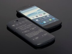 Das Yotaphone 2 bietet zwei Touchdisplays (Bild: Yota Devices)