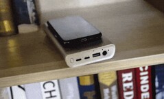 SuperCam: Diese Powerbank bringt eine versteckte Überwachungskamera mit