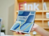 Der Foldable E-Reader MooInk 8" auf der Touch Taiwan. (Bildquelle: E-Ink/Johnson Lee)