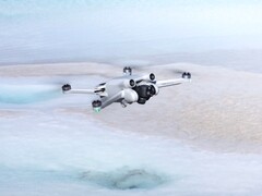 Jetzt ist sie offiziell gelandet und hebt ab dem 17. Mai 2022 auch in Deutschland und Österreich ab: Die DJI Mini 3 Pro Minidrohne.