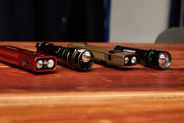Vier Modelle mit mehreren Funktionen von Fenix, Loop Gear, Olight und Acebeam.