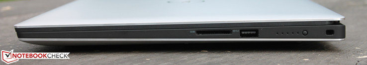 Rechte Seite: SD-Kartenleser, USB 3.0, Akku-Anzeige, Kensington Lock