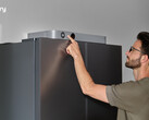 Der Jackery FridgeGuard hat ein kleines LCD