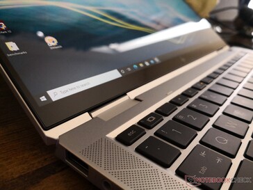 Rand-zu-Rand-Gorilla-Glasschutz auf allen SKUs. 1000-Nit-Optionen sind verfügbar, jedoch nicht für die 4K OLED SKU