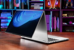 Das ThinkBook Flip Konzept-Notebook ist mit einem faltbaren 18,1 Zoll OLED-Panel ausgestattet. (Bildquelle: Lenovo)