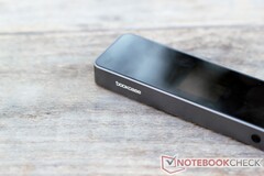 Enge und gleichmäßige Lücken an den Rändern.