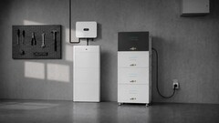 Der SunEnergyXT 500 PRO AC Core bietet bis zu 90 kWh Nachrüst-Speicherkapazität für PV-Anlagen.