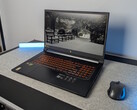 Das Acer Nitro V 17 präsentiert sich