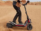 Der ZT3 Pro D ist ein vollgefederter E-Scooter mit Straßenzulassung und langer Reichweite (Bildquelle: Segway)